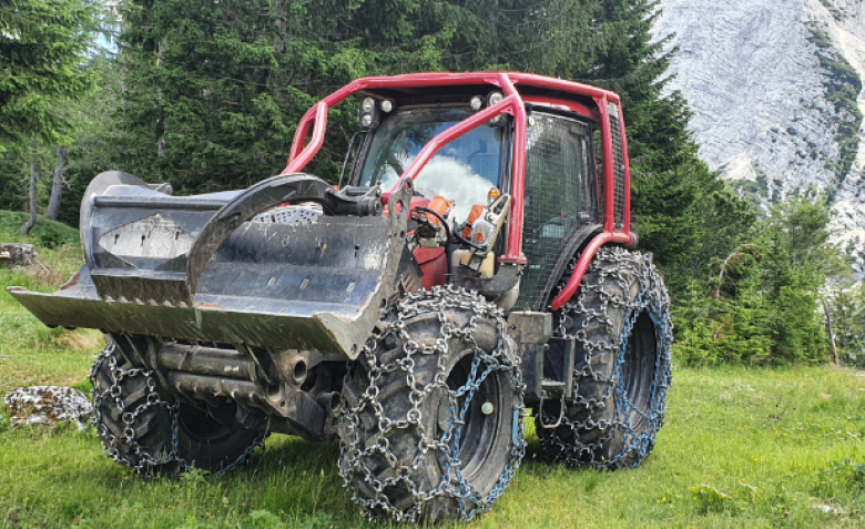 Gozdarski traktor Valtra